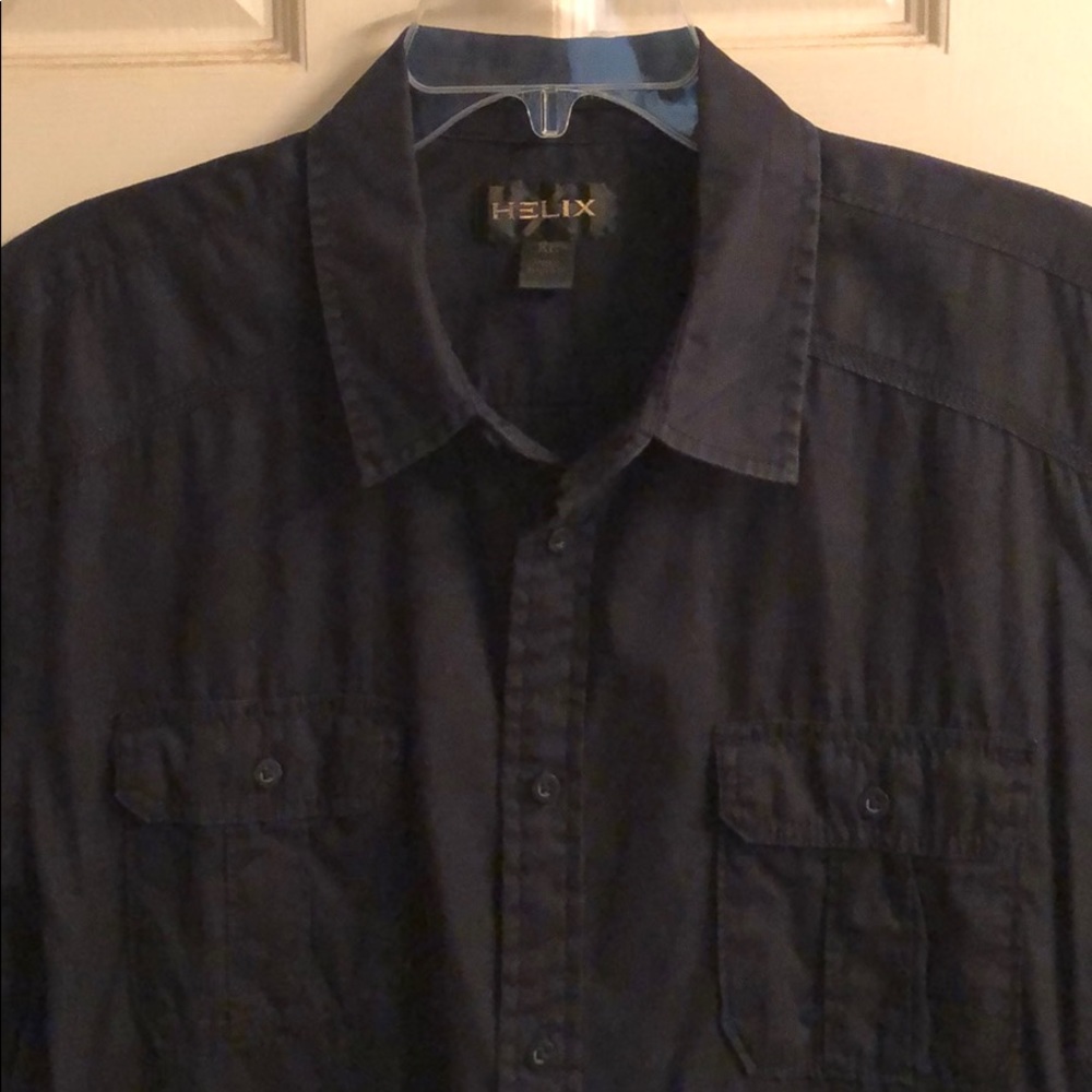 Helix Men’s Black Short sleeve shirt.